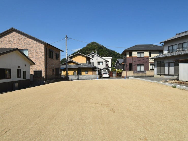 敷地内を東側より撮影