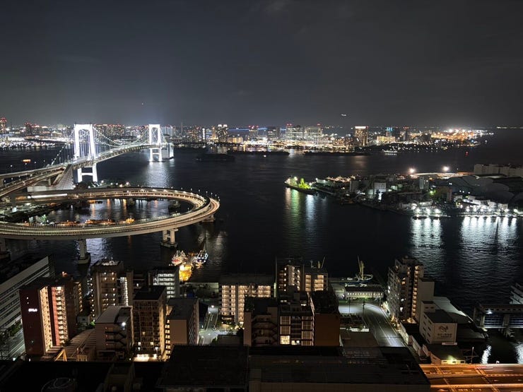 水辺と都心の灯りが織りなす、美しい夜景をお楽しみいただけます。