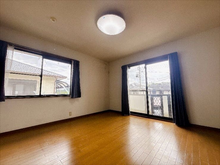 2面採光で風通しの良いお部屋です。