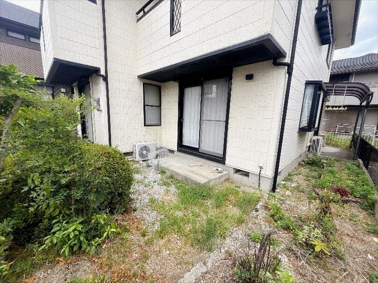 お庭付き住宅。
家庭菜園やガーデニングなども楽しめます◎
