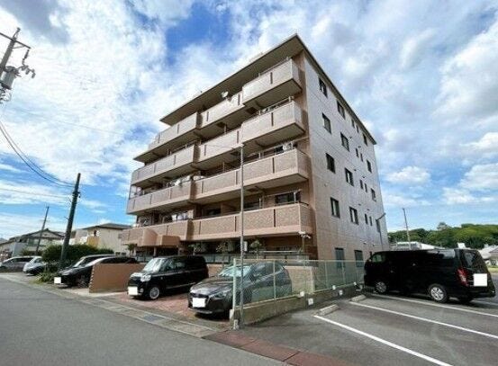 【外観】
住宅ローンのご相談だけでもOK!
専門スタッフがお客様にベストな方法をご提案致します♪