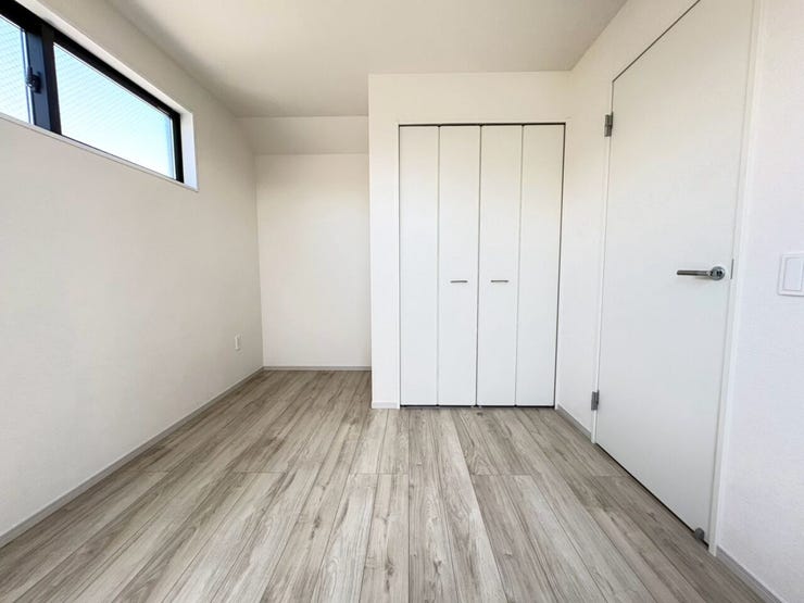居室収納を備えているので、空間を広くすっきりと活用できます+*