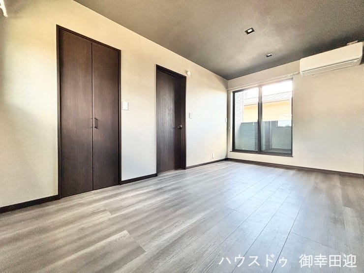 ■2階7.5帖洋室■寝室、書斎、趣味の部屋。家族の成長やライフスタイルに合わせ、様々な使い方ができる快適な空間です。