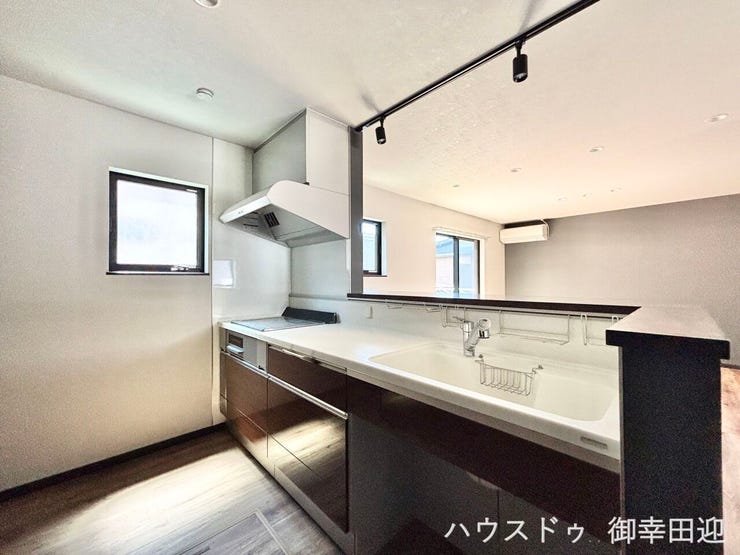 ■家族の「美味しい」が集まる舞台■高い機能性と美しいデザインを両立。料理する人も、待つ人も、笑顔になれる場所です。