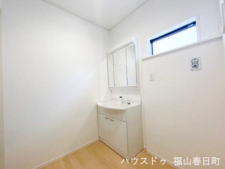 収納力のある洗面化粧台で、すっきりとした空間を保てます。