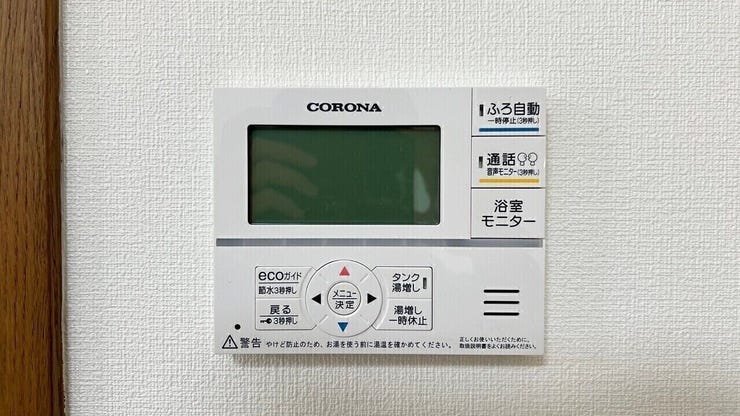 給湯器も新品交換済み!キッチン横にリモコンがあるので、料理しながらお風呂の準備もできます♪