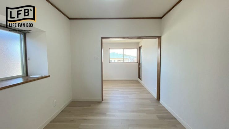 もう一つの2階洋室です。こちらにも収納が1か所ございます!