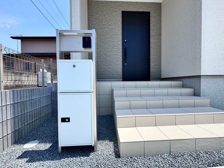モニター付きインターホン、ポスト、宅配ボックス付きの機能門柱♪