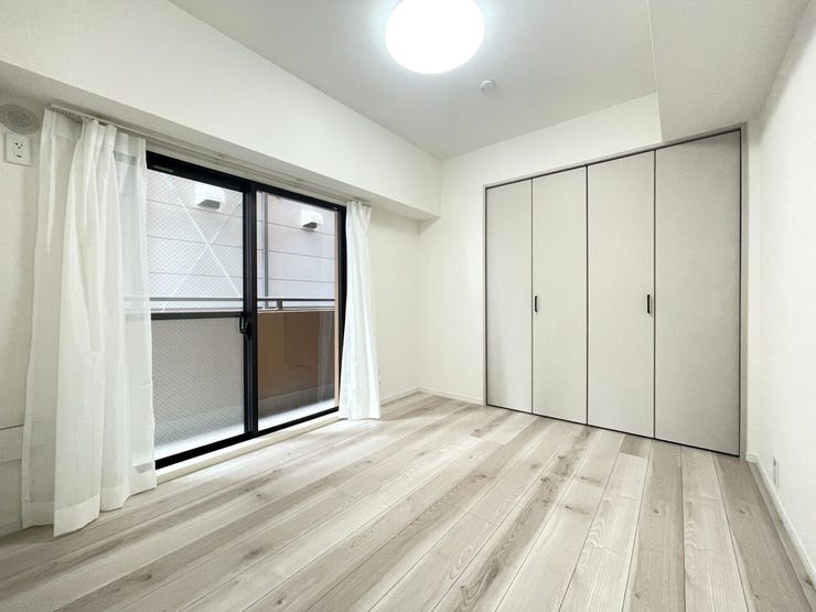 ◇子供部屋◇
家族の成長に合わせ多目的に使える居室です。お子様のお部屋や、趣味のお部屋にしたり、使いやすい造りのお部屋になっています。クローゼット完備ですので、プライベートルームがスッキリしますね。