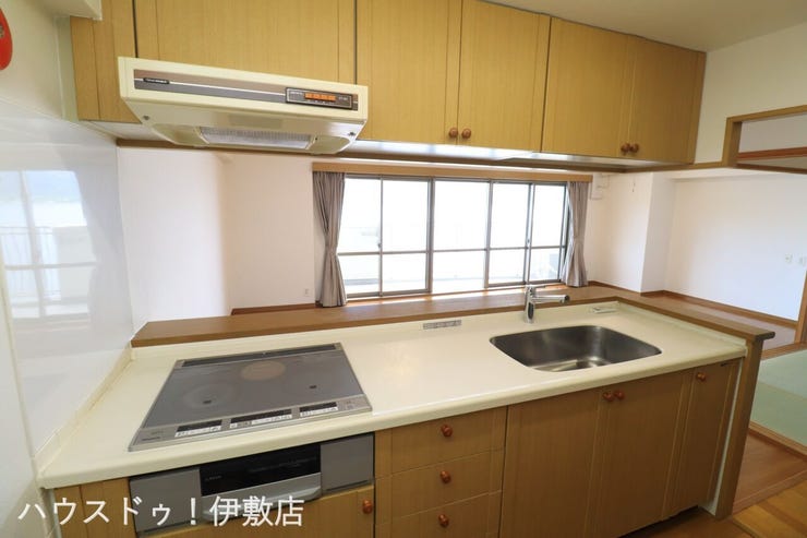 吉野町 グランヴュー磯 【キッチン】
カウンターキッチンで家族の笑顔を見ながら調理できます