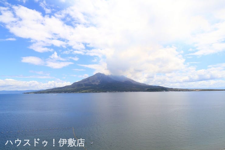 吉野町 グランヴュー磯 【眺望写真】
バルコニーからの桜島、錦江湾の眺望写真です！下には磯海水浴場が望めます