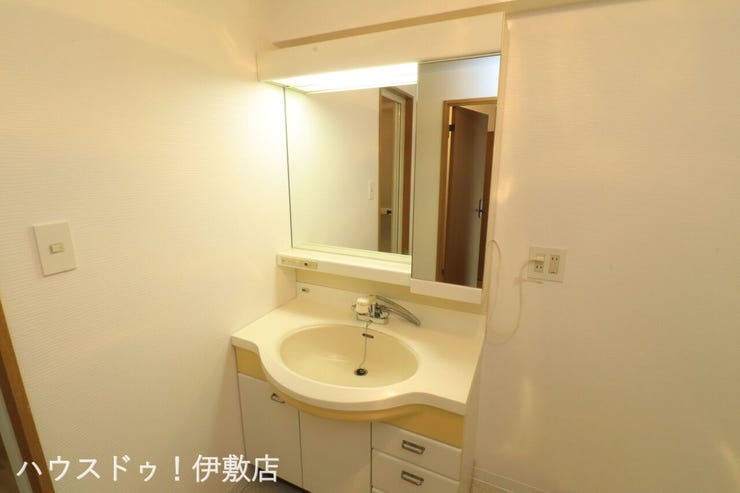 吉野町 グランヴュー磯 【洗面台】
南日本ハウスにて無料でリフォーム見積もり致します。ワンストップサービスで物件の購入からリフォーム工事まで弊社にお任せ下さい。