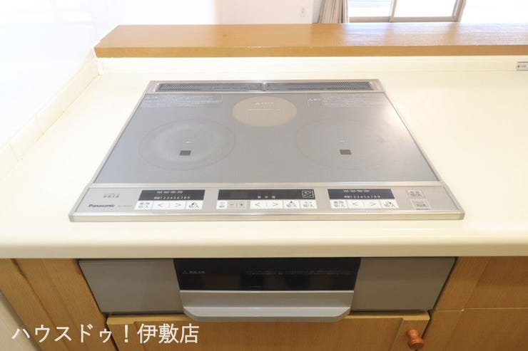 吉野町 グランヴュー磯 【IHクッキングヒーター】
火を使わないので、小さなお子様にも安心♪お手入れもさっとひと吹きです。