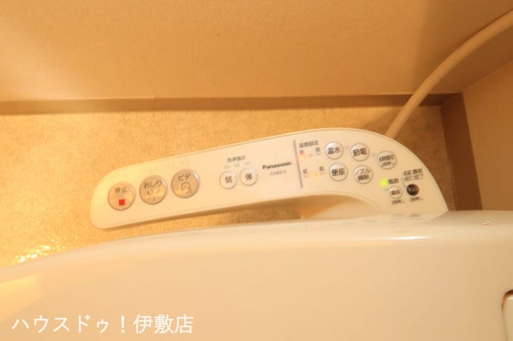 吉野町 グランヴュー磯 【温水洗浄便座】
寒い冬の日にもヒヤッとせずおしりを温かく包んでくれる暖房便座。今ではなくてはならない設備。