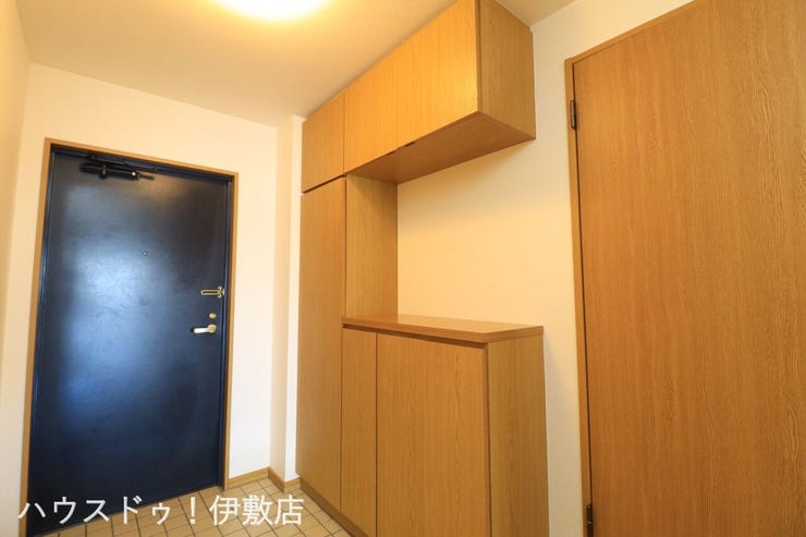 吉野町 グランヴュー磯 【玄関】
玄関にはシューズボックス付。家族の靴など収納可能です