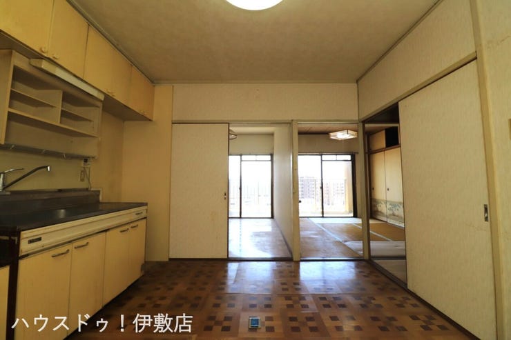 清水町 ロイヤルメゾン祇園之洲 【ダイニングキッチン】
リフォーム前のダイニングキッチン。3DK→2LDKに間取り変更して、家族だんらんの空間を広く取ります