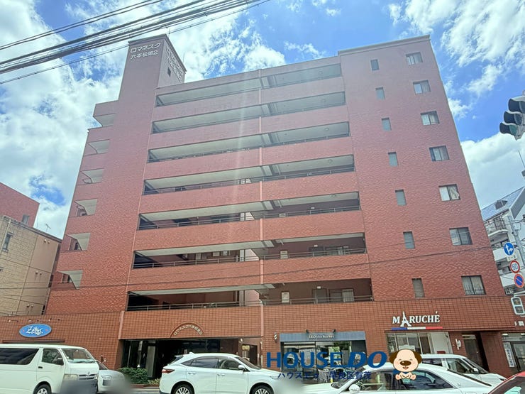 【外観】
六本松駅まで徒歩5分。街並みに馴染む、タイル貼りのマンションです。