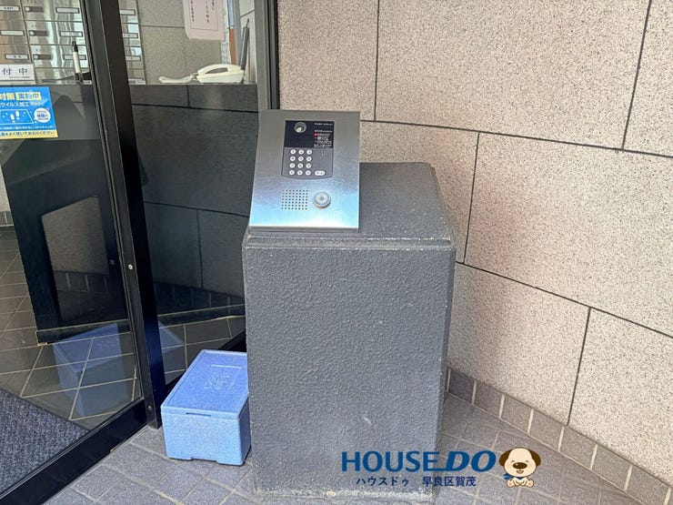 モニタ付きオートロックは来訪者の顔を確認できる安心設備です