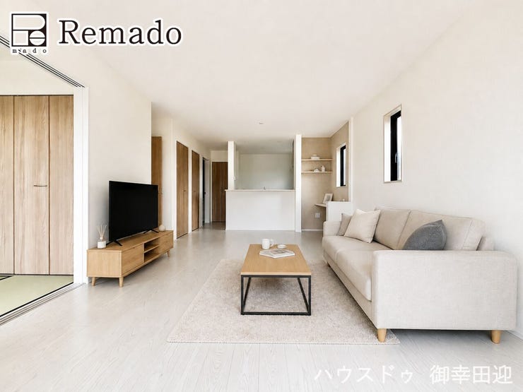【リビング】
■家族の笑顔が集う中心地■お気に入りの家具を迎え、窓からは心地の良い光が差し込みます。※CGで家具を配置しています。