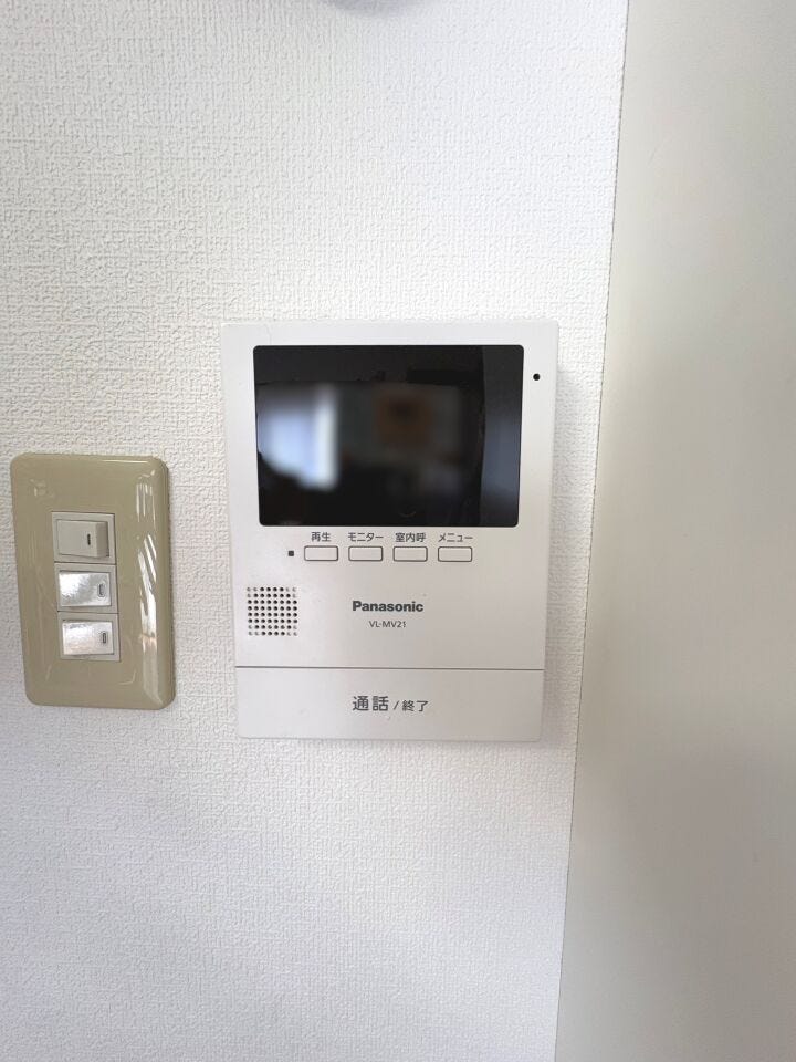 来訪者の顔が確認でき、来客対応も安心のモニター付きインターホン。