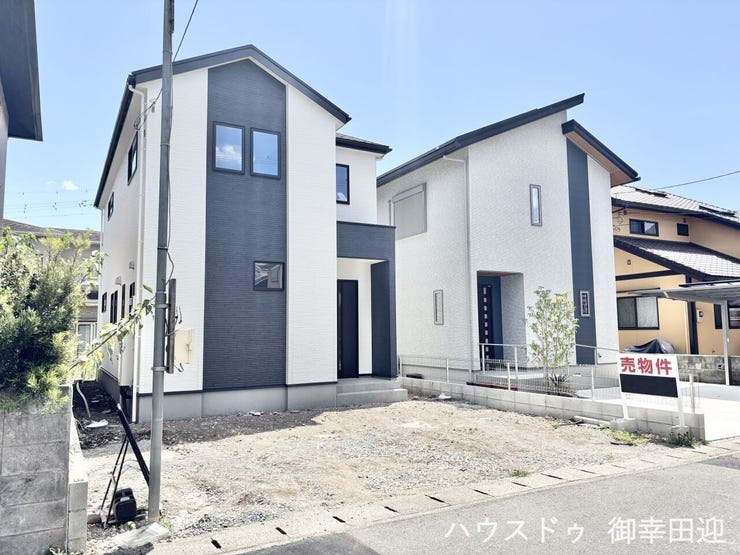 ■車と趣味の幅が広がる場所■単なる駐車スペースではない、洗車やタイヤ交換、DIYにも使える多目的な屋外スペースです。【撮影日:2026年8月19日】