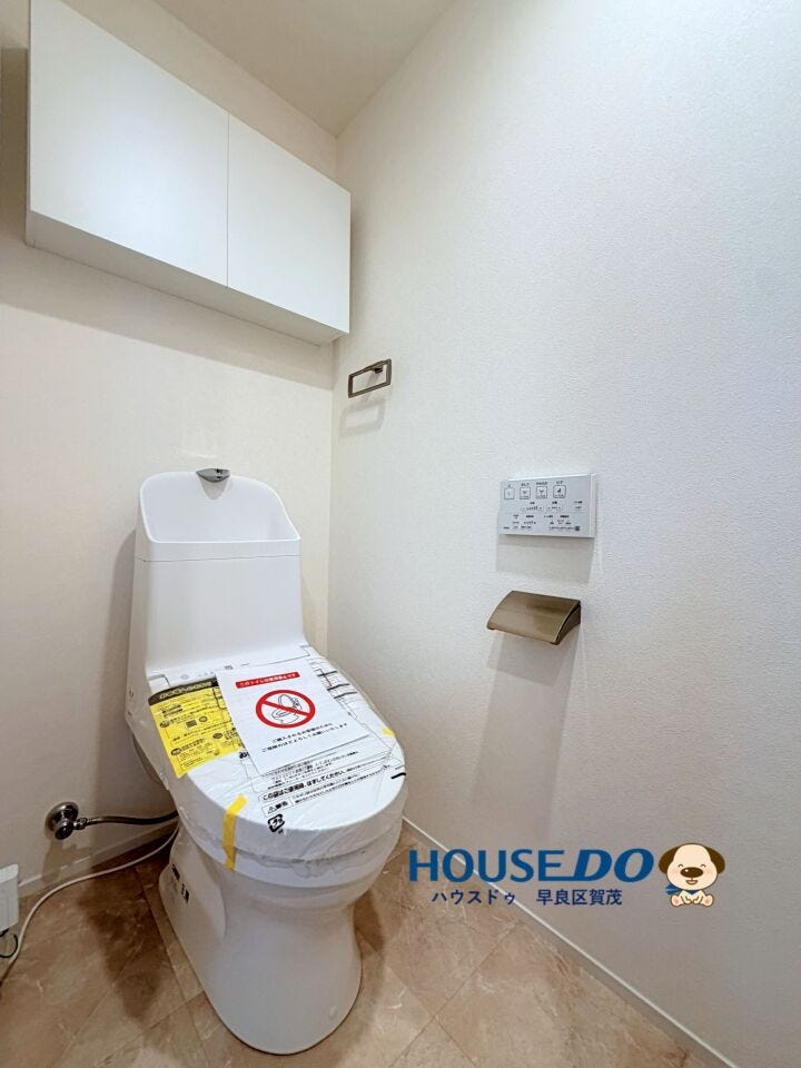 温水洗浄便座に交換済み。
新しい設備で、毎日気持ちよく使えるトイレです。