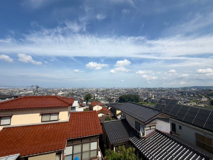 金沢の町並みを一望できる眺望で、気持ちの良い朝を迎えられる住環境です。