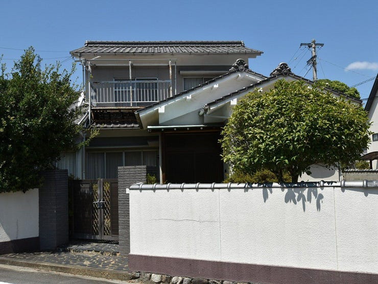 外観を南東側より撮影