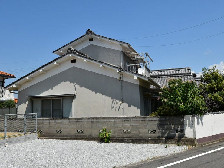 外観を南西側より撮影