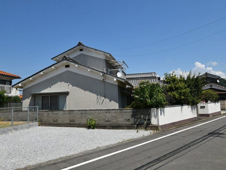 外観を南西側より撮影