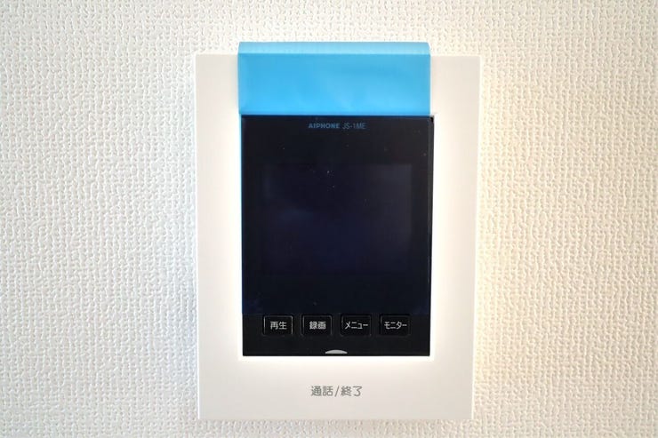 モニター付きインターホン 同仕様
訪問者の顔が確認できるのでお子様の留守番も安心ですね♪