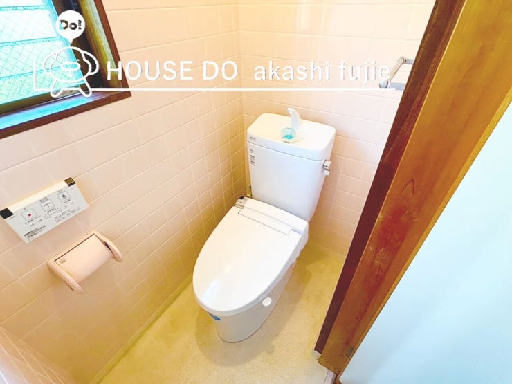 お手洗いには窓がございます