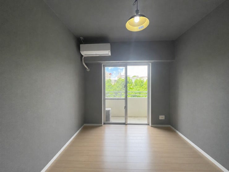 洋室6.5帖!ベランダに面した窓から、自然光が差し込むお部屋です!(AI画像処理済み)