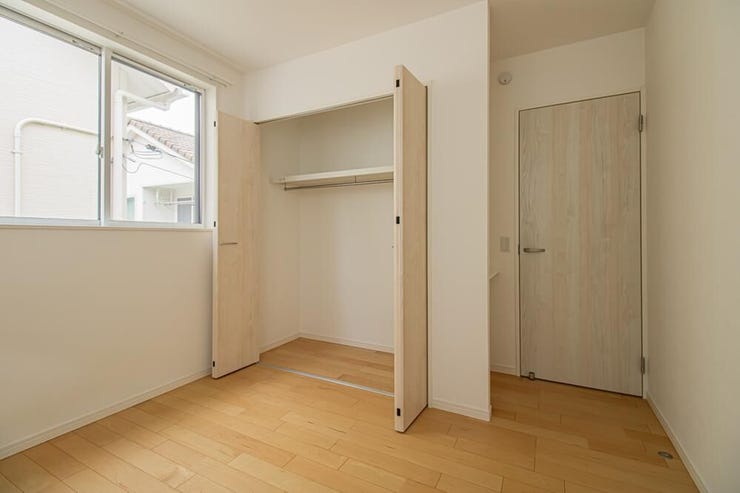 各お部屋にクローゼットが備わっており、ご家族それぞれの荷物や衣類をすっきりと整理整頓できます。
