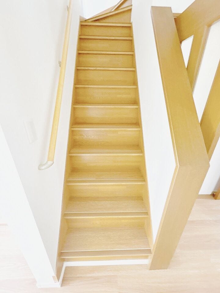 各部屋への移動がスムーズなスッキリとした廊下スペース。明るく解放感のある設計で、家全体の動線を快適につなぎます。