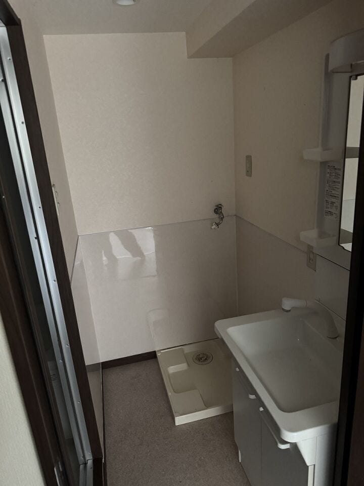 洗濯置き場室内にあり。