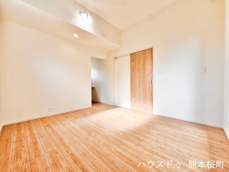 ■2階7帖洋室■心からリラックスできる静けさ、上質な眠りで、毎日をリセットします。明日への活力を養う空間です。