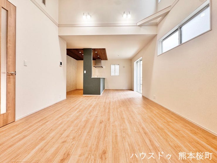 ■安らぎと笑顔の中心地■陽光が優しく降り注ぎ、会話が自然と弾む。ここでは、毎日が特別な時間へと変わります。