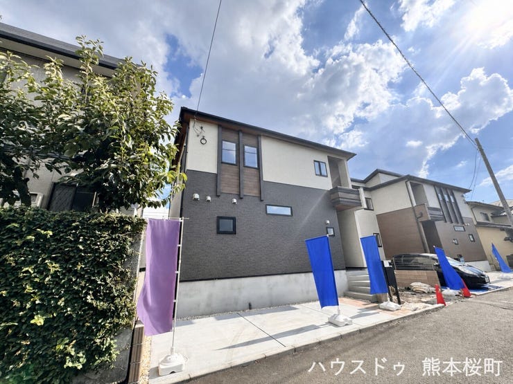 ■車と趣味の幅が広がる場所■単なる駐車スペースではない、洗車やタイヤ交換、DIYにも使える多目的な屋外スペースです。【撮影日:2026年8月20日】