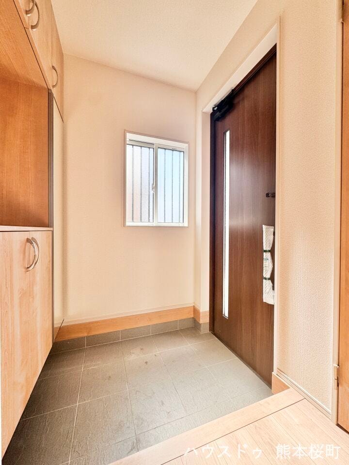■「ただいま」の安堵をくれる場所■訪れる人を迎え入れ、帰るたびにホッと一息つける、明るく機能的なエントランス。