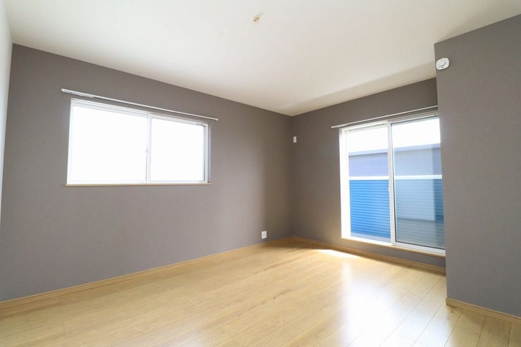 吉野町 中古戸建 【2F洋室8.5帖】
落ち着きのあるグレーのクロスでゆっくりとくつろげます