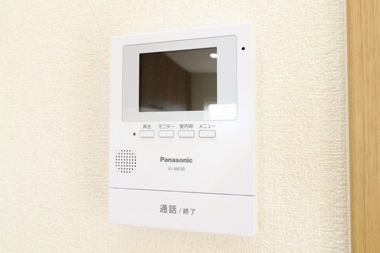 吉野町 中古戸建 【モニター付きインターホン】
誰が来てもわかるモニター付き♪女性が一人で家にいてもこれなら安心