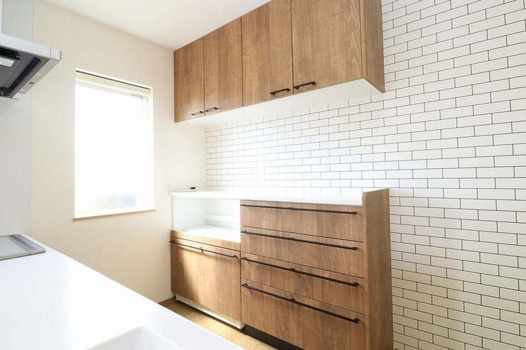 吉野町 中古戸建 【カップボード】
カップボードがついており、引っ越してすぐにお皿など収納可能です