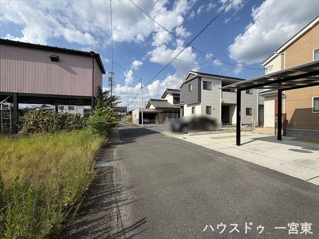 ≪東側北向き 幅約3.5m≫
セットバックが必要となりますが、道路の幅が広がり見通しも良くなるので、安全性も高くなります。