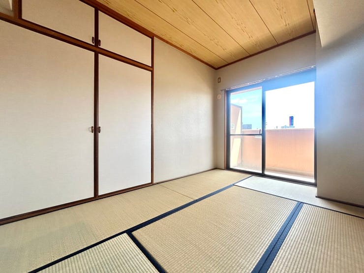 ひと部屋和室があると落ち着きますね!南向きで日当たりも良好です♪