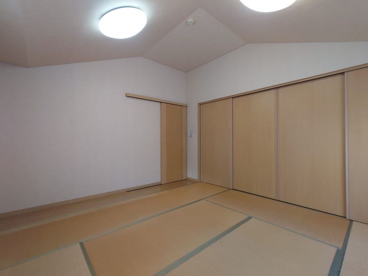 室内(2026年8月)撮影
◎現地案内予約受付中!◎
家具を置いてもゆとりを持って過ごせる8帖の和室!