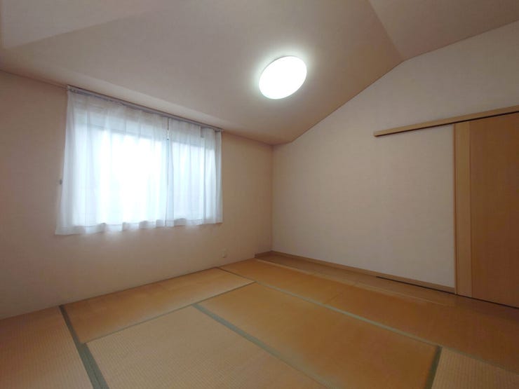 室内(2026年8月)撮影
◎現地案内予約受付中!◎
窓から光が差し込む明るい空間です♪