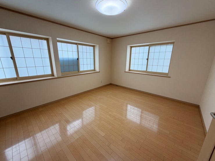 室内(2026年8月)撮影
◎現地案内予約受付中!◎
窓から光が差し込む明るい空間です!
