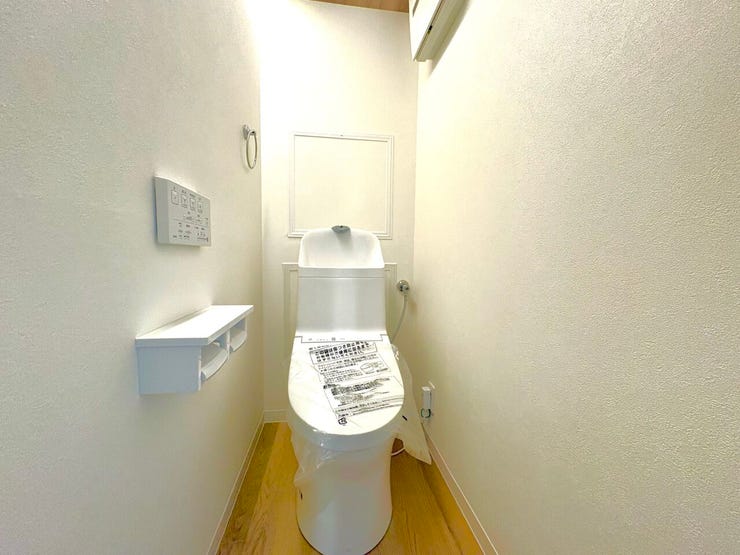 ・トイレ:温水洗浄便座付き、2連式のトイレットペーパーホルダーを採用しています。