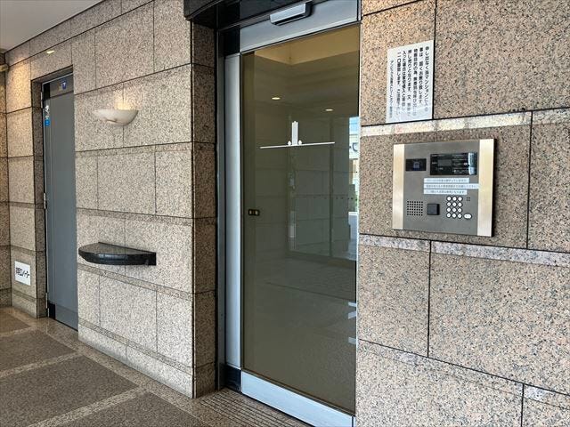 防犯性に配慮したオートロック設備を備えています。